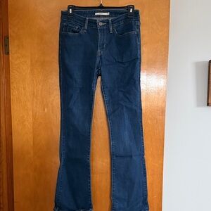 2 pair Women's Levi’s Blue Jeans- one the tag is torn. Picture included